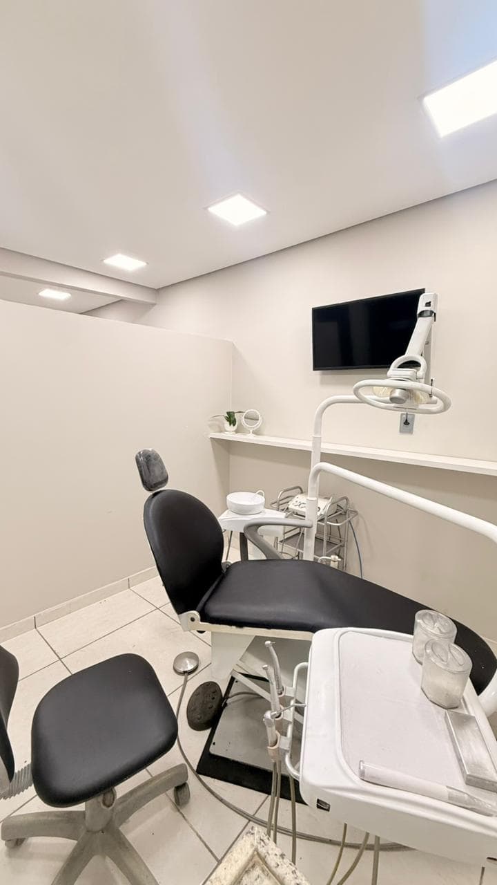 Cadeira odontológica e equipamentos IOBH