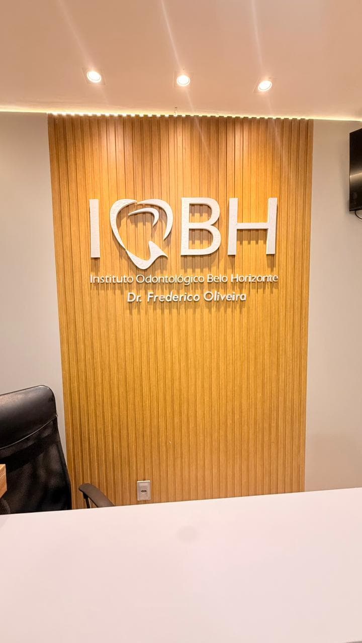 Recepção do Instituto Odontológico Belo Horizonte - Logomarca do IOBH em destaque