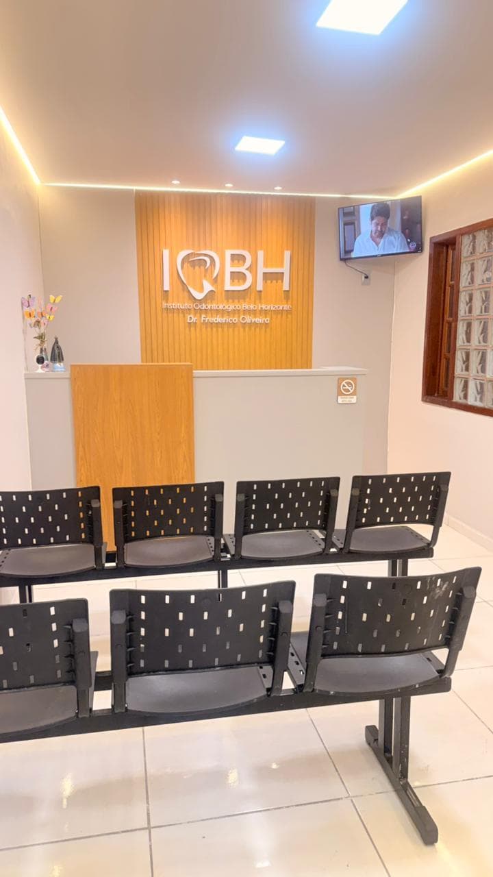 Sala de espera moderna IOBH Barreiro BH
